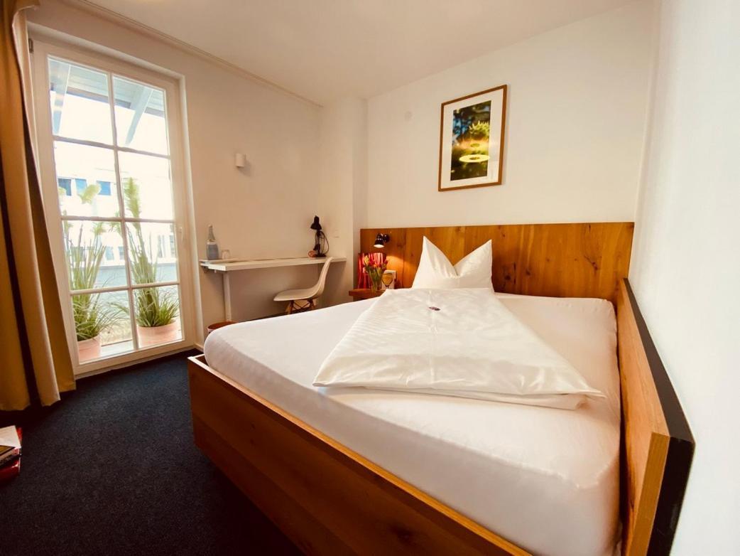 Stadthotel Waldhorn Kirchheim unter Teck Buitenkant foto