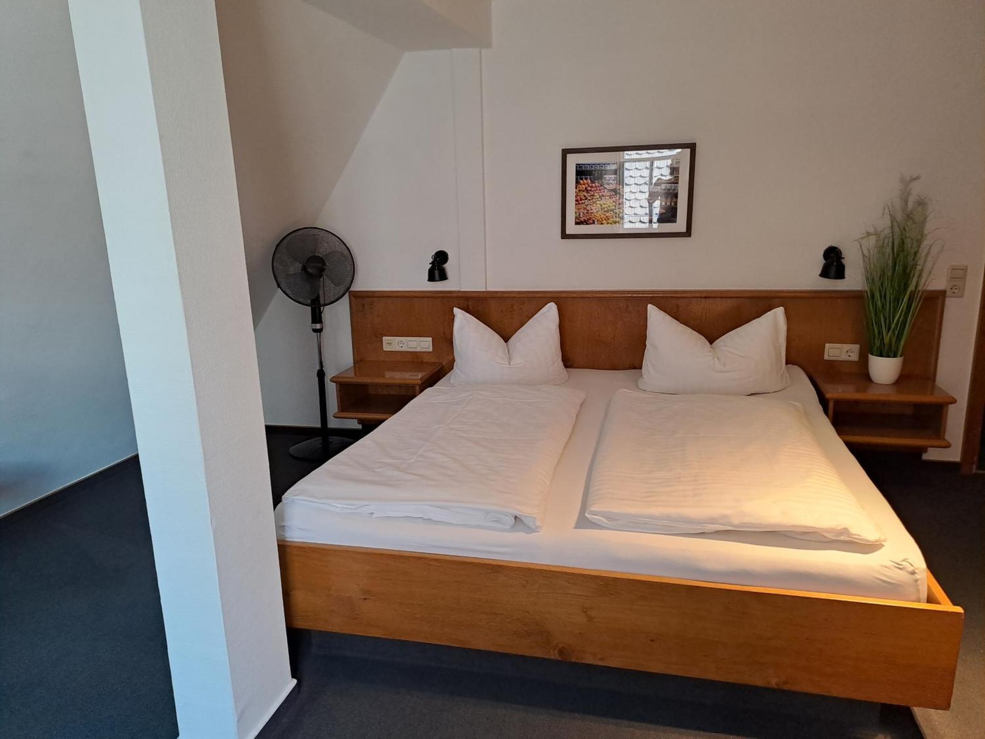 Stadthotel Waldhorn Kirchheim unter Teck Buitenkant foto